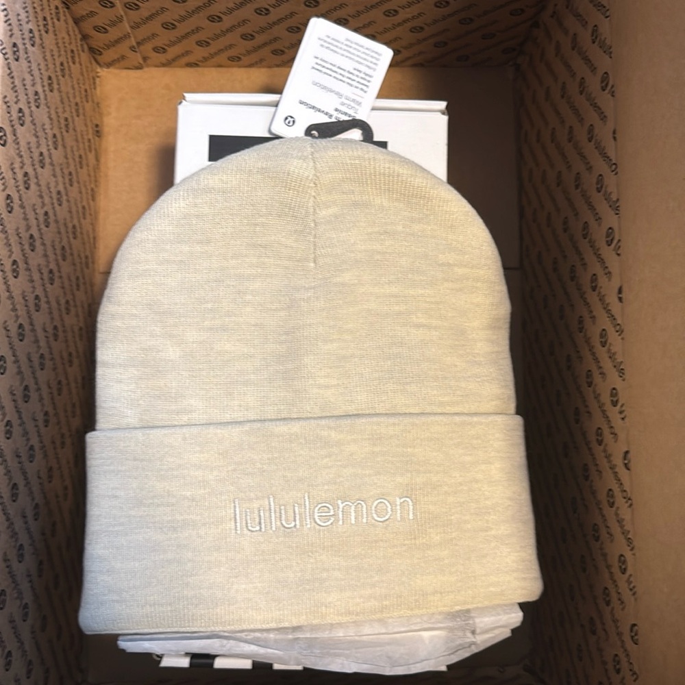 NWT Lululemon One Size Warm Revelation WORDMARK Beanie Heathered Bone LOGO